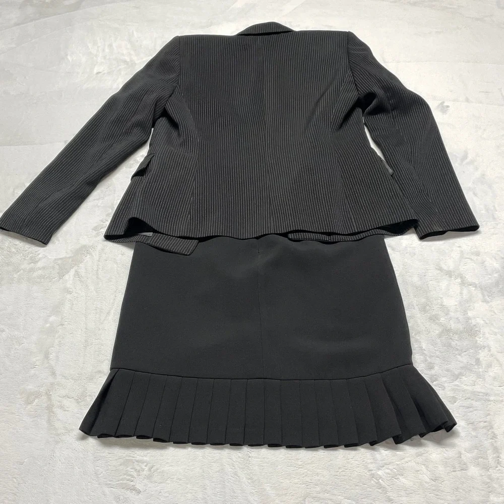 Kasper Pinstripe Blazer Pleated Skirt Suit Set Womens 4 Black Professional